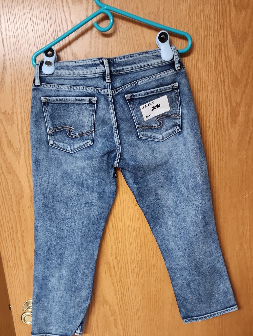Silver Suki Women's Jean capris 27x22.5 number 2090